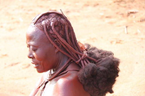 namibie,voyage en namibie,himba,otjiheke,photos enfants himba,photos femmes himba,portraits de himba,frédéric lopez,rendez-vous en terre inconnue,ocre,ocre rouge