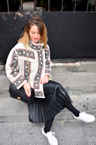 dillon isabel marant,manteau dillon isabel marant,blog mode,dillon coat isabel marant,adidas,chanel,2.55 chanel,gracia jeans,jupe plissée,pleated skirt