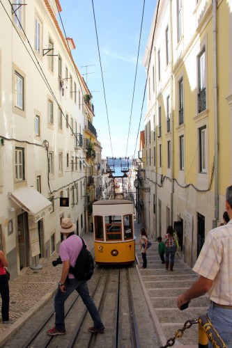 airbnb,bairro alto,voyage,blog voyage,lisbonne,week end à lisbonne,bonnes adresses à lisbonne,portugal,sintra,unique allure,k jacques,caravelle k jacques,comptoir des cotonniers,blog mode,belem,pasteis de belem