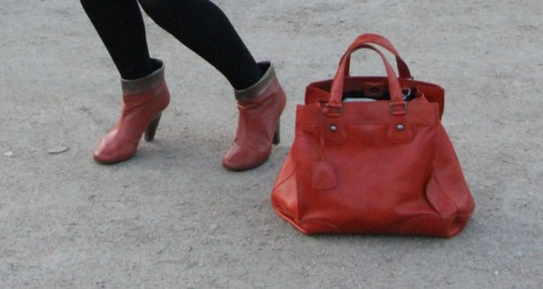 emmaüs,shopping,shopping emmaüs,max mara,cape max mara,bon plan mode,lana del rey,playing video games,playing video games lana del rey,jardin des tuileries,paris,céline,maroquinerie céline,sac orlov céline,karine arabian,boots karine arabian