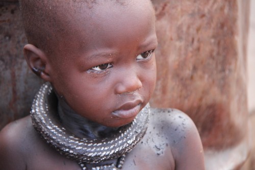 namibie,voyage en namibie,himba,otjiheke,photos enfants himba,photos femmes himba,portraits de himba,frédéric lopez,rendez-vous en terre inconnue,ocre,ocre rouge