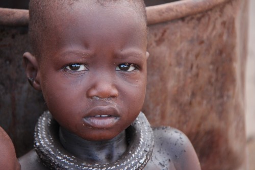 namibie,voyage en namibie,himba,otjiheke,photos enfants himba,photos femmes himba,portraits de himba,frédéric lopez,rendez-vous en terre inconnue,ocre,ocre rouge