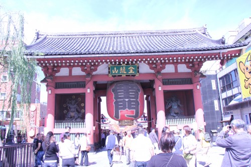 omikuji drawer sensō-ji temple tokyo japan,october 2011 (black and voyage au japon,trip to japan,tokyo,japon,shinjuku,asakusa,ueno,ginza,meiju jingu