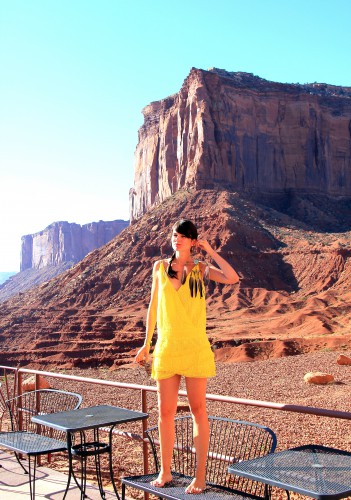 ba&sh,robe delphine ba&sh,robe dentelle jaune ba&sh,blog mode,monument valley,blog voyage,the view,the view hotel,the view hotel monument valley,monument valley trading post medicine wheels,medicine wheels,navajo medicine wheel