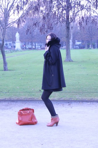 emmaüs,shopping,shopping emmaüs,max mara,cape max mara,bon plan mode,lana del rey,playing video games,playing video games lana del rey,jardin des tuileries,paris,céline,maroquinerie céline,sac orlov céline,karine arabian,boots karine arabian